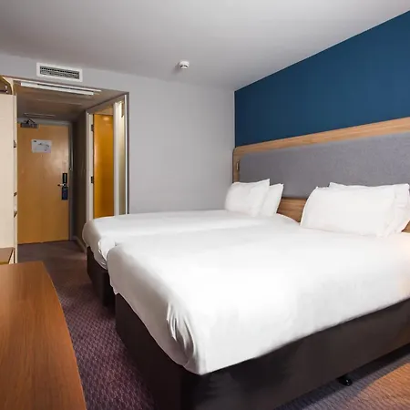 Holiday Inn Express Swindon City Centre By Ihg Exterior photo