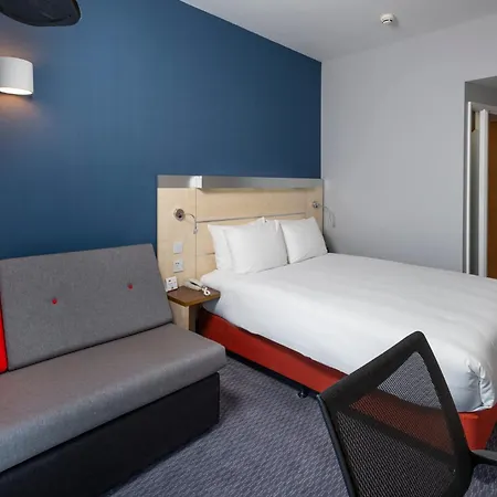 Holiday Inn Express Swindon City Centre By Ihg Exterior photo