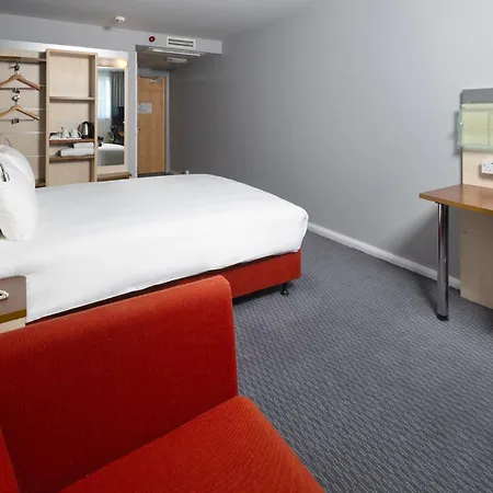 Holiday Inn Express Swindon City Centre By Ihg Exterior photo