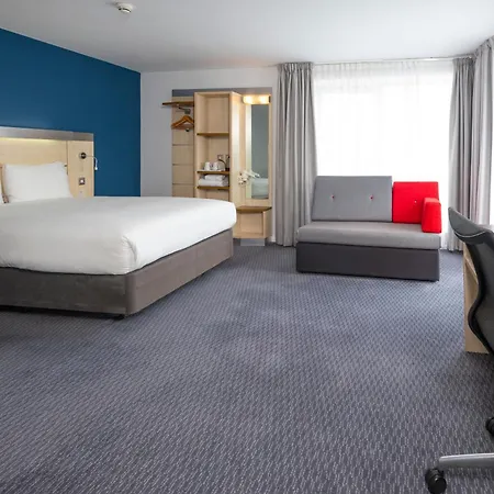 Holiday Inn Express Swindon City Centre By Ihg Exterior photo