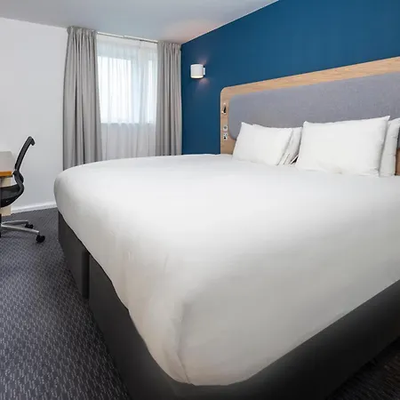 Holiday Inn Express Swindon City Centre By Ihg Exterior photo