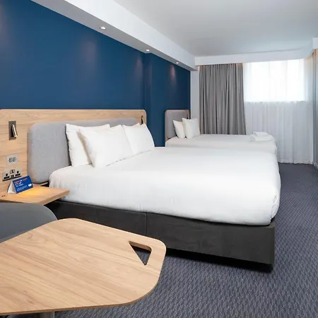 Holiday Inn Express Swindon City Centre By Ihg Exterior photo